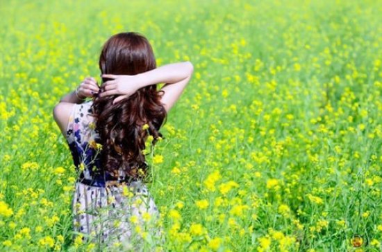 Thiếu nữ xinh đẹp rạng rỡ giữa cánh đồng hoa cải | Ảnh đẹp, Thiếu nữ, Mùa thu, Ảnh đẹp thiếu nữ, Gái đẹp, Phụ nữ đẹp, Dễ thương, Cá tính, Xinh đẹp, Hoa cải