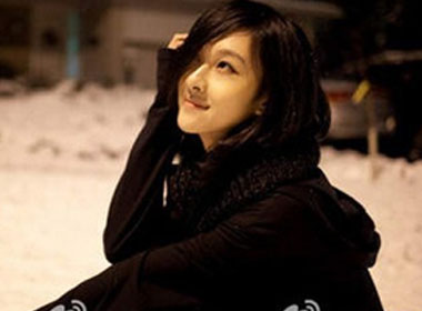 Chàng trai 18 tuổi là một chuyên gia trang điểm kiêm người mẫu.