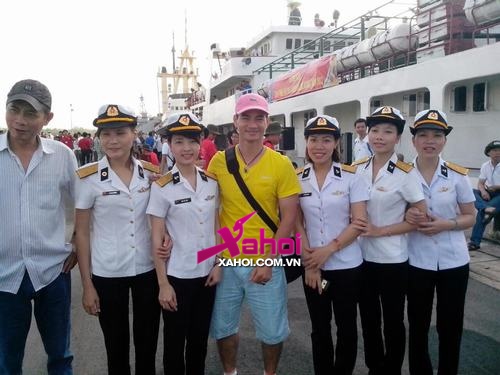 Xuân Bắc khoe hình rạng rỡ tại Trường Sa
