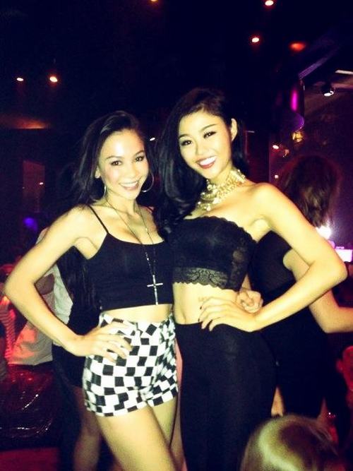Hoa hậu Julia Hồ lại buông lơi ngực đầy | Julia Hồ, Hoa hậu người Việt Hoàn Cầu 2012, ăn chơi, Hoa hậu Việt Nam, Ngọc Trinh, sexy, Hồ Thúy Anh, du học sinh